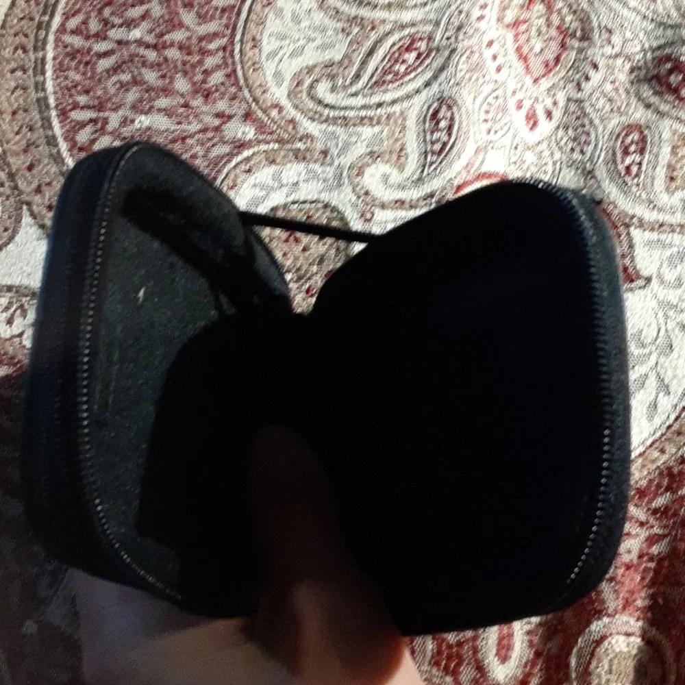 Shutterbug 📷 black camera case - Picture 7 of 15